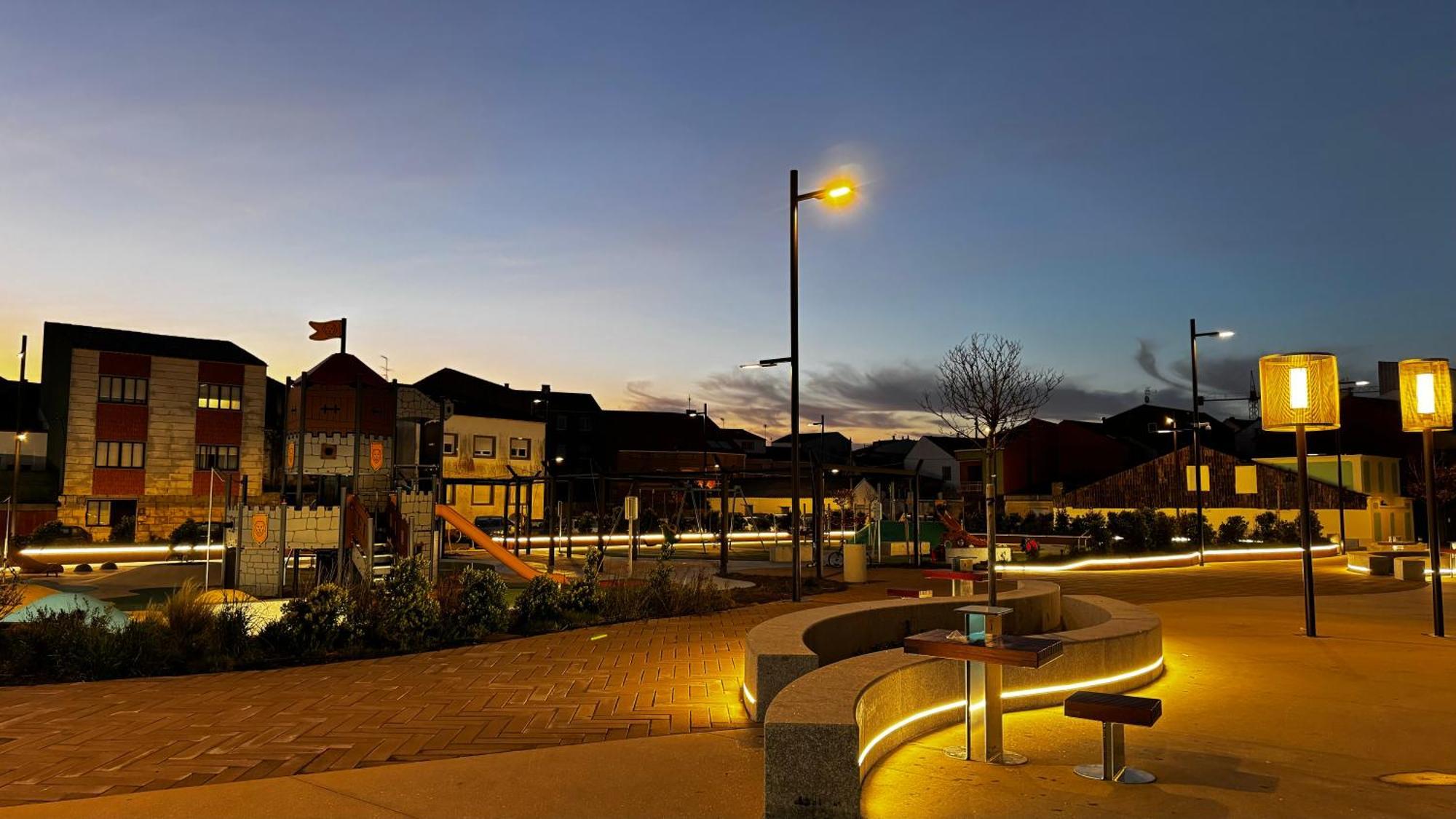 Paseo Maritimo-a *
